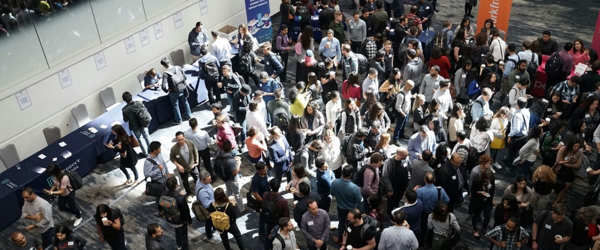 רישום בכניסה לתערוכה בינלאומית